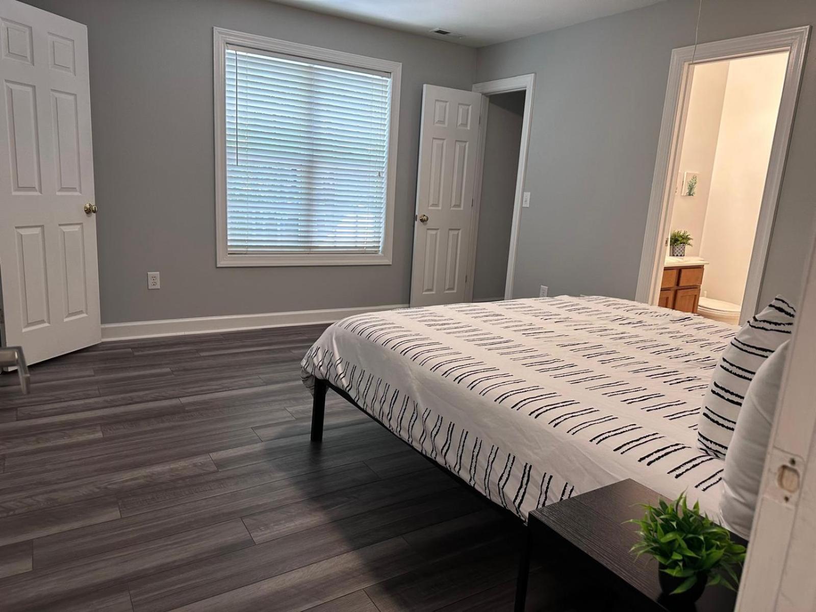Apartament Simple Elegant Townhouse Dt Raleigh Ncsu Zewnętrze zdjęcie